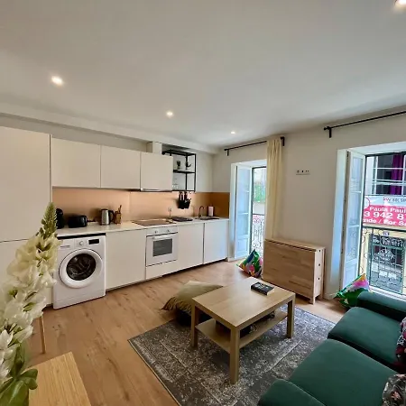 Cozy Apartment In Famous Bica 别墅