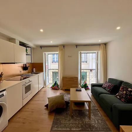 Cozy Apartment In Famous Bica Lisboa