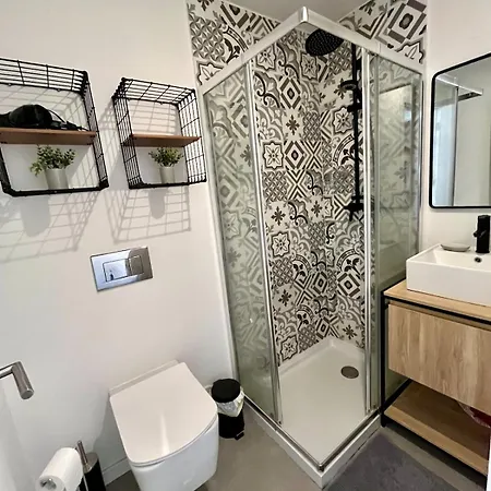 Cozy Apartment In Famous Bica * Lisbon