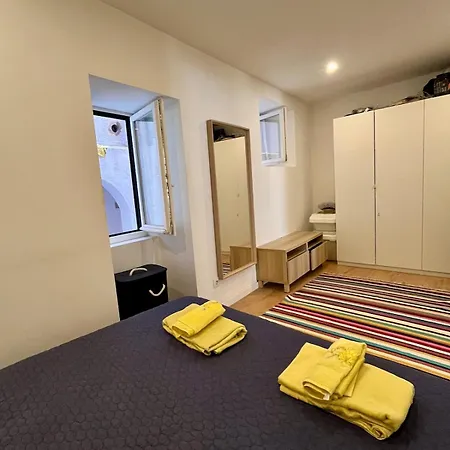 Villa Cozy Apartment In Famous Bica Lisbon