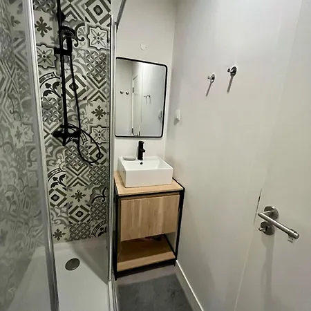 Cozy Apartment In Famous Bica * Lisbon